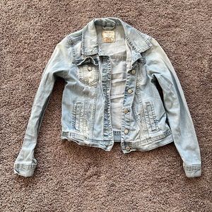 Light Wash denim jacket size small Stradivarius